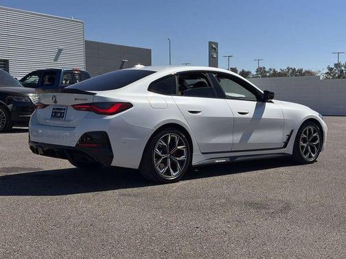 Mineral White Metallic 2022 BMW M440 i xDrive