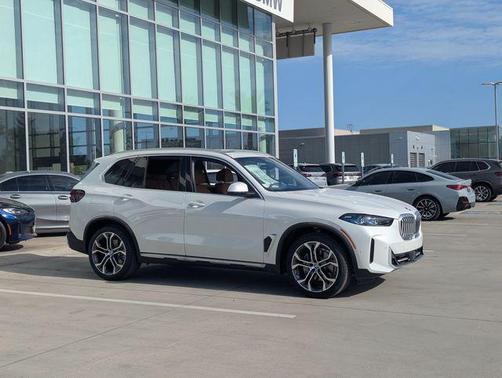 Mineral White Metallic 2026 BMW X5 xDrive40i