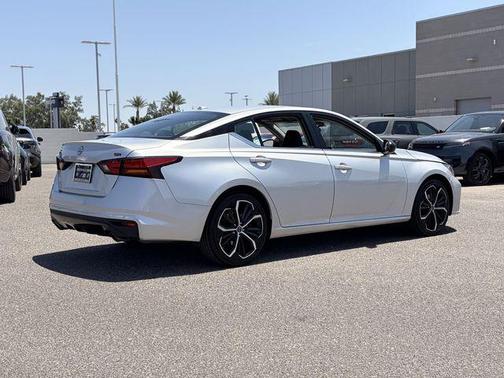 Brilliant Silver Metallic 2024 Nissan Altima SR FWD
