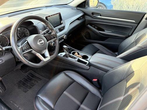 Brilliant Silver Metallic 2024 Nissan Altima SR FWD