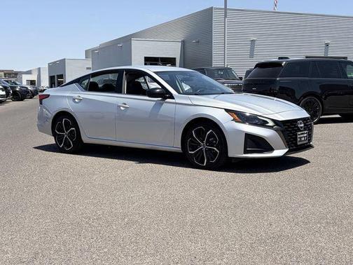 Brilliant Silver Metallic 2024 Nissan Altima SR FWD
