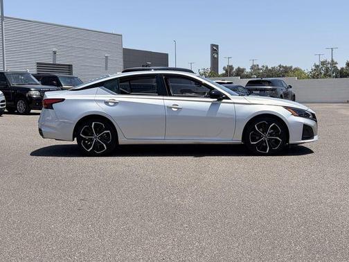 Brilliant Silver Metallic 2024 Nissan Altima SR FWD
