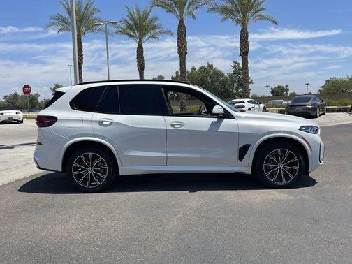 Mineral White Metallic 2026 BMW X5 xDrive40i