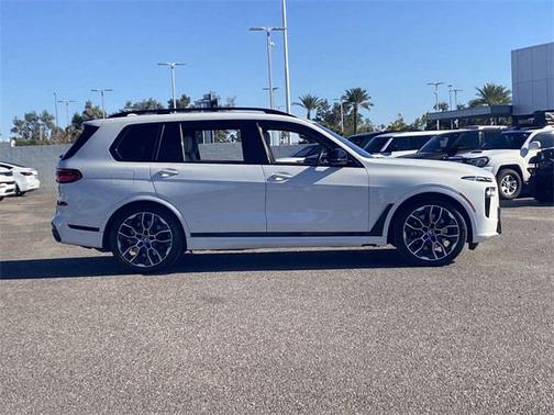 2025 BMW X7 M60i