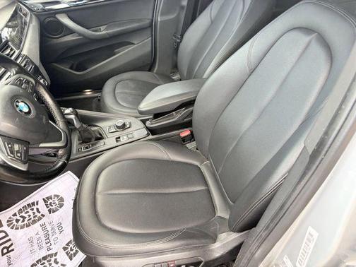 Glacier Silver Metallic 2018 BMW X1 sDrive28i