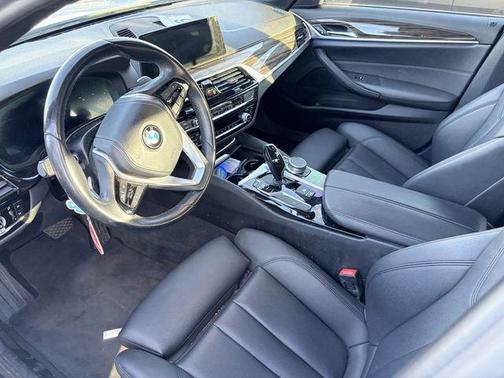 2020 BMW 530 530i