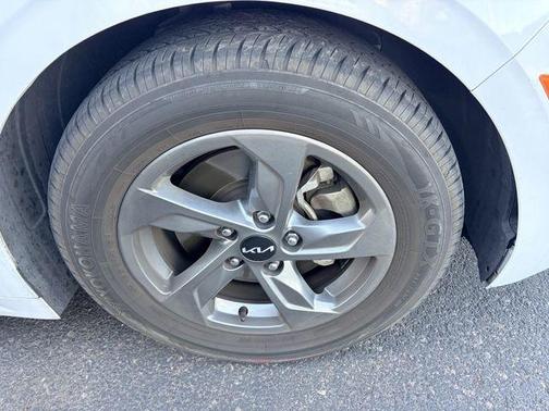 Glacial White Pearl 2022 Kia K5 LXS