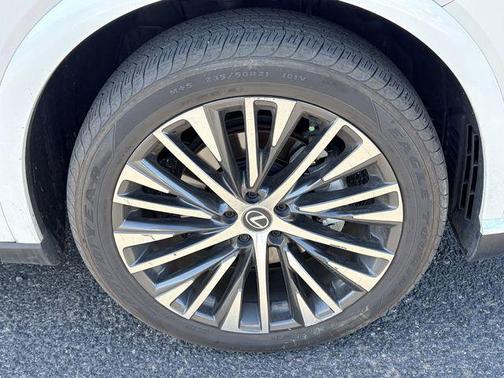 Eminent White Pearl 2024 Lexus RX 350h Premium Plus