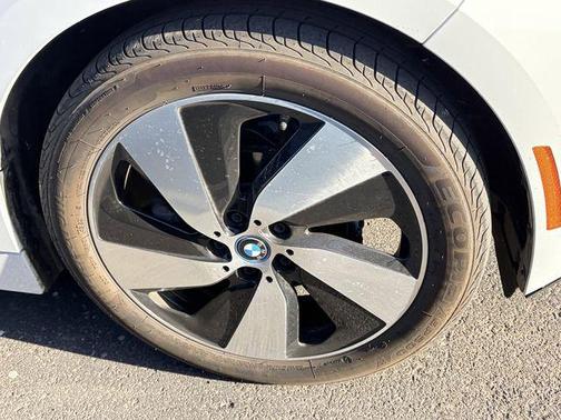 Capparis White w/BMW i Frozen Blue Accent 2018 BMW i3 94 Ah