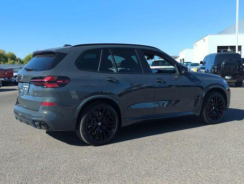 Dravit Grey Metallic 2026 BMW X5 M60i