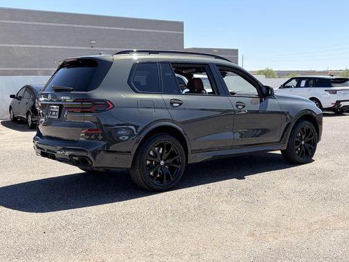 Dravit Grey Metallic 2023 BMW X7 M60i