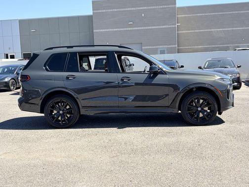Dravit Grey Metallic 2023 BMW X7 M60i