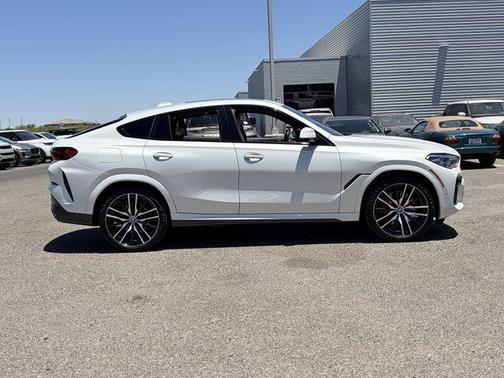 Mineral White Metallic 2023 BMW X6 xDrive40i
