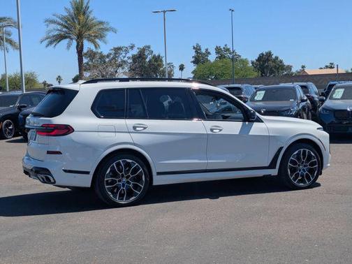 Alpine White 2025 BMW X7 M60i