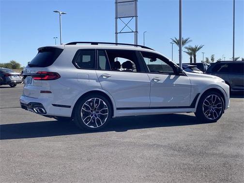 2025 BMW X7 M60i