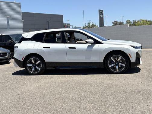 Mineral White Metallic 2023 BMW iX xDrive50