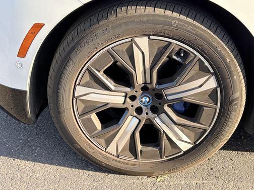 Mineral White Metallic 2023 BMW iX xDrive50