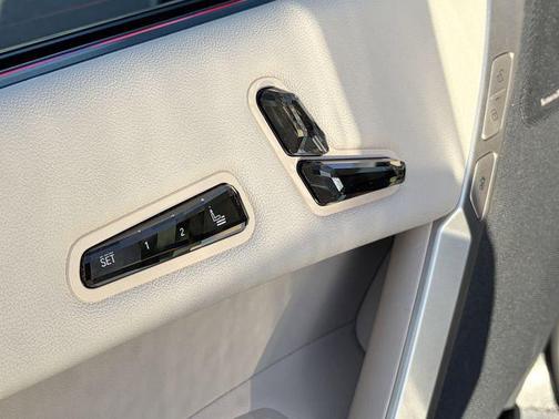 Mineral White Metallic 2023 BMW iX xDrive50
