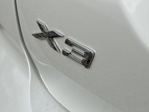 Mineral White Metallic 2023 BMW X3 sDrive30i