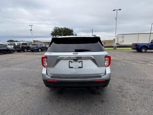 ICONIC SILVER METALLIC 2022 Ford Explorer XLT