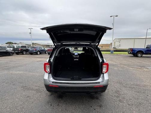 ICONIC SILVER METALLIC 2022 Ford Explorer XLT