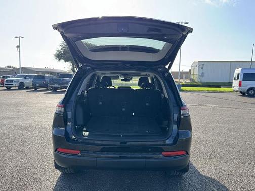 Diamond Black 2023 Jeep Grand Cherokee LIMITED