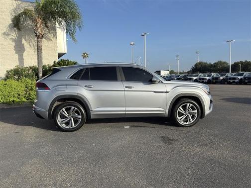 2024 Volkswagen Atlas Cross Sport 2.0T SEL R-LINE