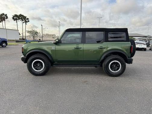 ERUPTION GREEN METALLIC 2023 Ford Bronco OUTER BANKS
