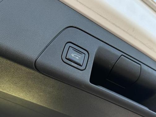 Summit White 2022 Buick Envision PREFERRED