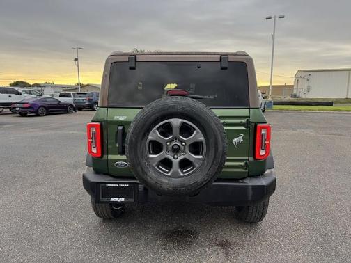 ERUPTION GREEN METALLIC 2023 Ford Bronco BIG BEND