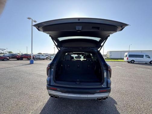 Lakeshore Blue Metallic 2025 Chevrolet Traverse LT