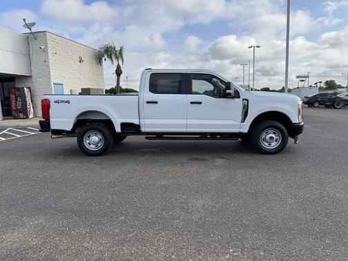 OXFORD WHITE 2023 Ford F-250 XL