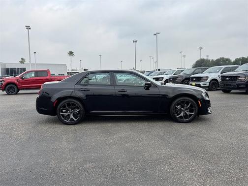 2023 Chrysler 300 TOURING L