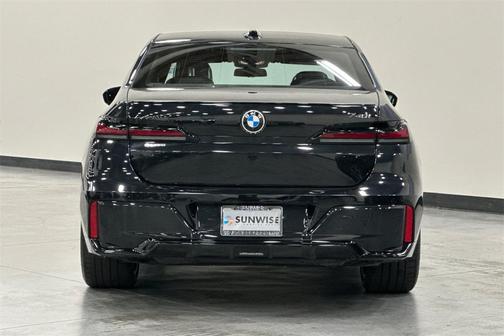 2023 BMW 740 i