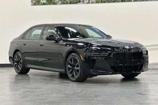 2023 BMW 740 i