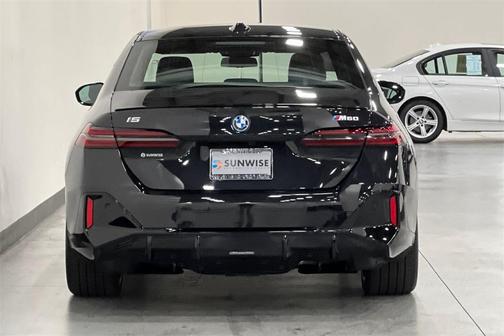 2025 BMW i5 M60