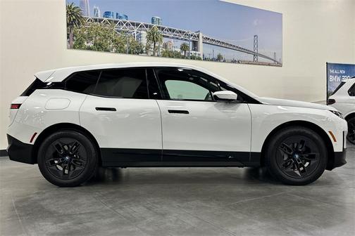 2025 BMW iX xDrive50
