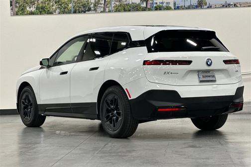 2025 BMW iX xDrive50