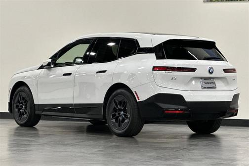 2025 BMW iX xDrive50
