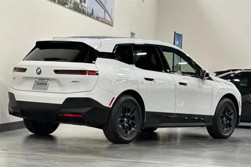 2025 BMW iX xDrive50