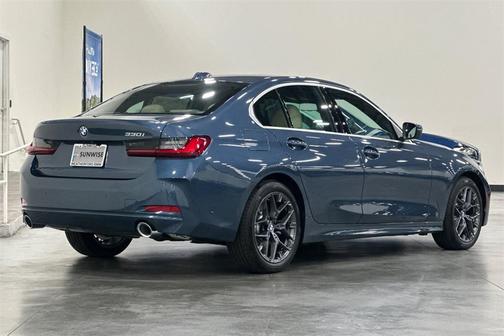 2026 BMW 330 i
