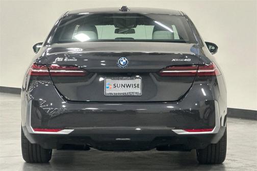 2025 BMW i5 xDrive40