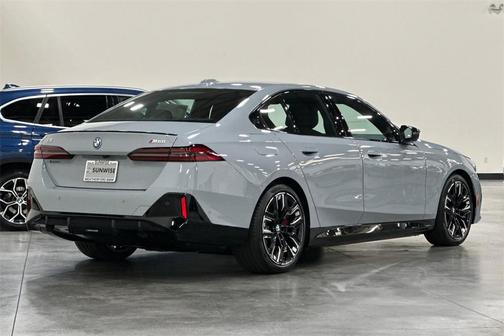 2025 BMW i5 M60