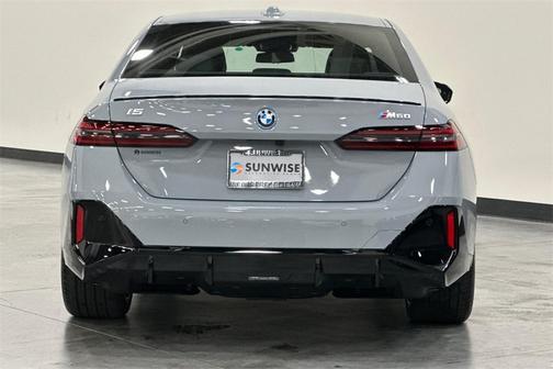 2025 BMW i5 M60