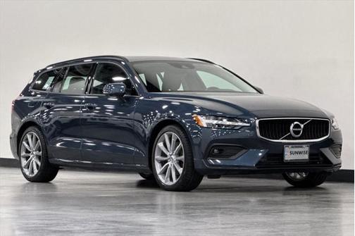 2021 Volvo V60 T5 Momentum