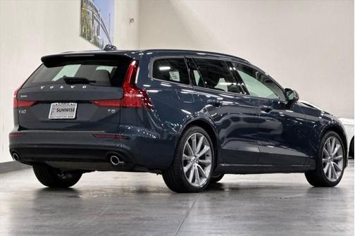 2021 Volvo V60 T5 Momentum