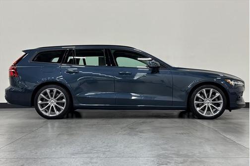 2021 Volvo V60 T5 Momentum