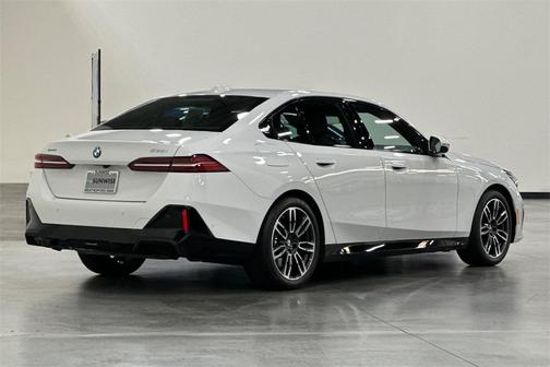 2025 BMW 530 i