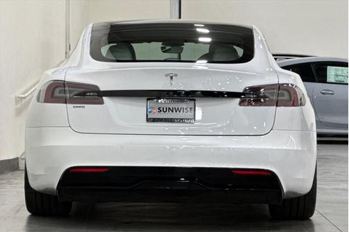 2022 Tesla Model S Base