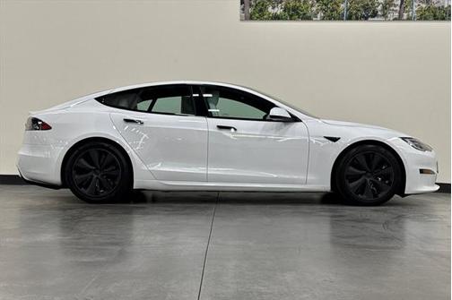 2022 Tesla Model S Base